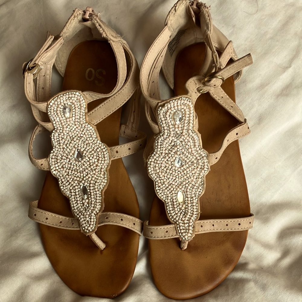 So Ladies Sz 7 Cream/Lt Pink Sparkly Flat Sandals. Good condition.